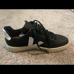 Veja Black Shoes: V-12 Bmesh Black Size US 8